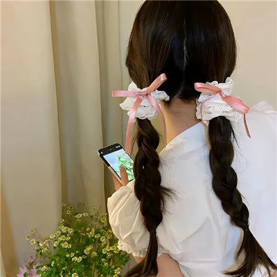 9顶假发的女孩